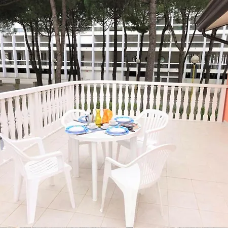 アパート In With Fenced Garden *